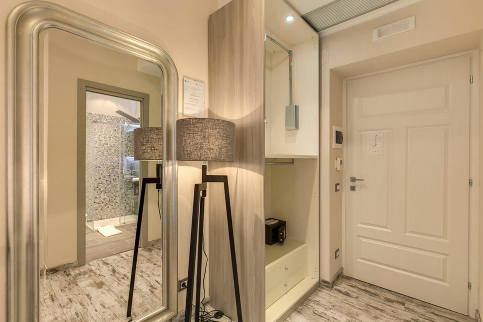 Colonna 18 By Ghor 2* Roma