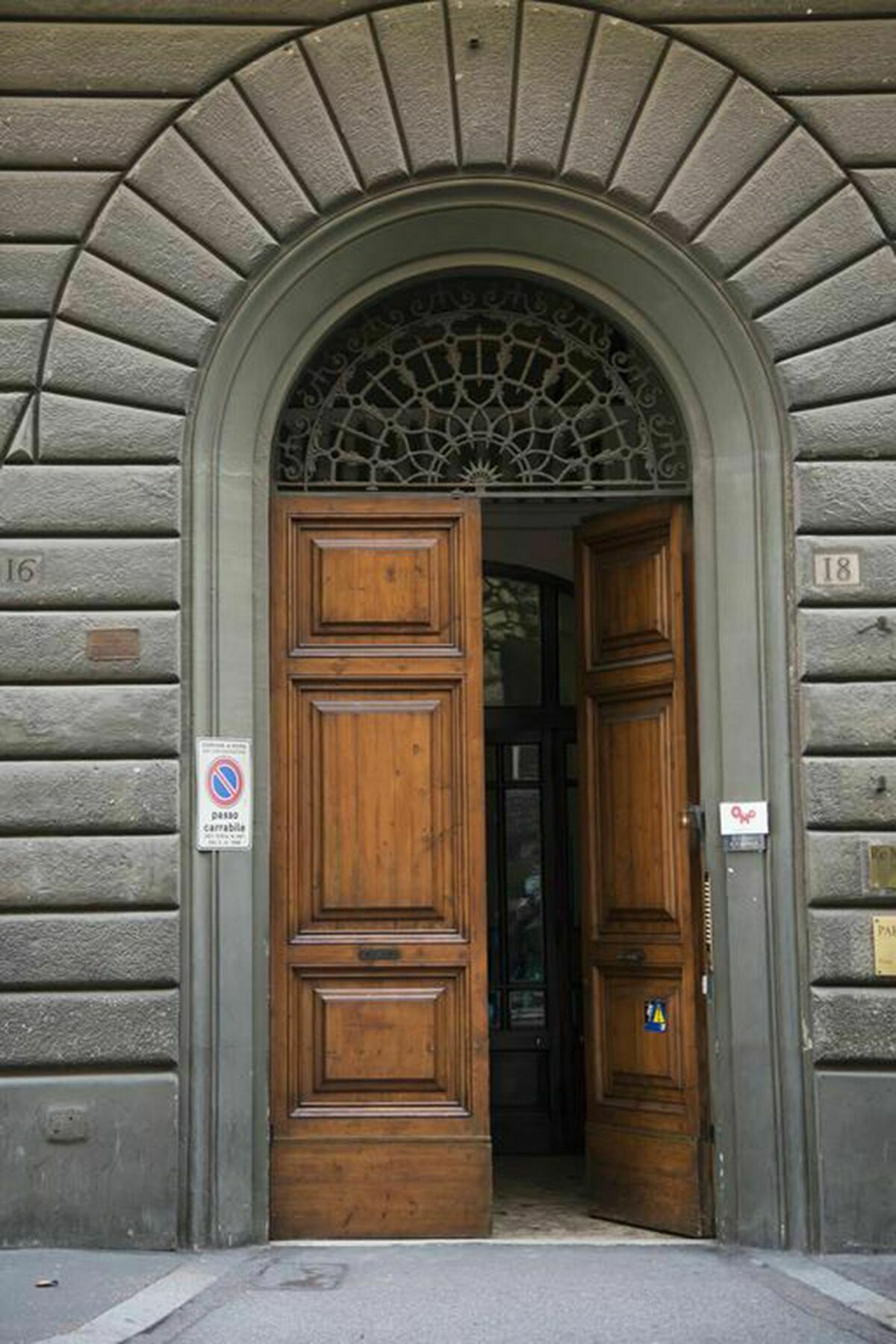 Colonna 18 By Ghor Roma