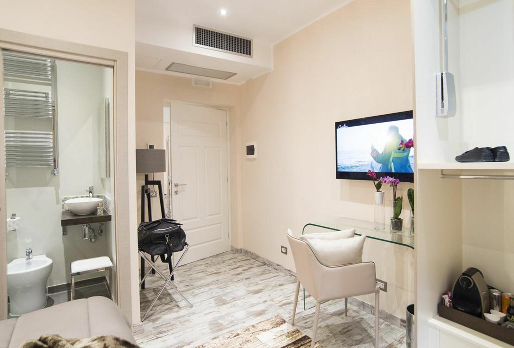 Colonna 18 By Ghor Roma